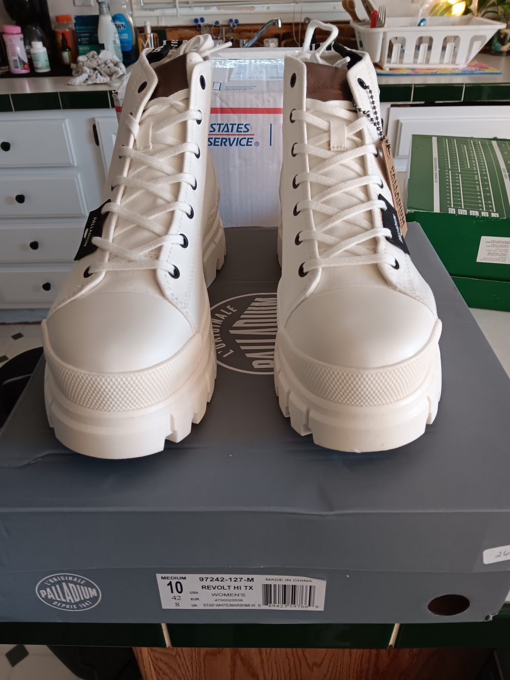 Palladium Revolt HI TX Women’s Cream Chunky Lace-Up Boot Size 10